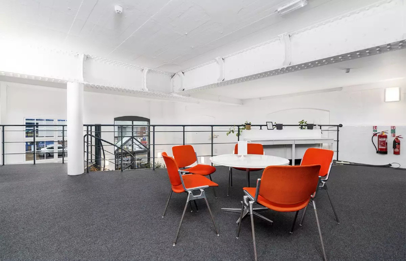 BUSWORKS,39-41 North Road